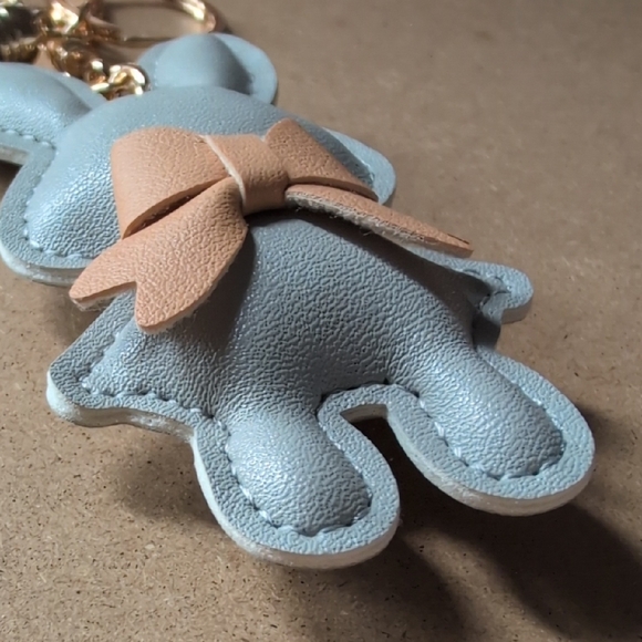 Charming Gray Bunny Keychain with Tan Bow - Picture 2 of 7